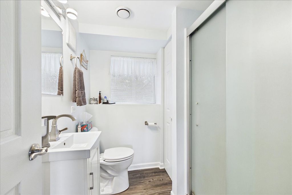 Image 16 of property listing at 2N548 Pleasant Avenue, Glen Ellyn, IL 60137