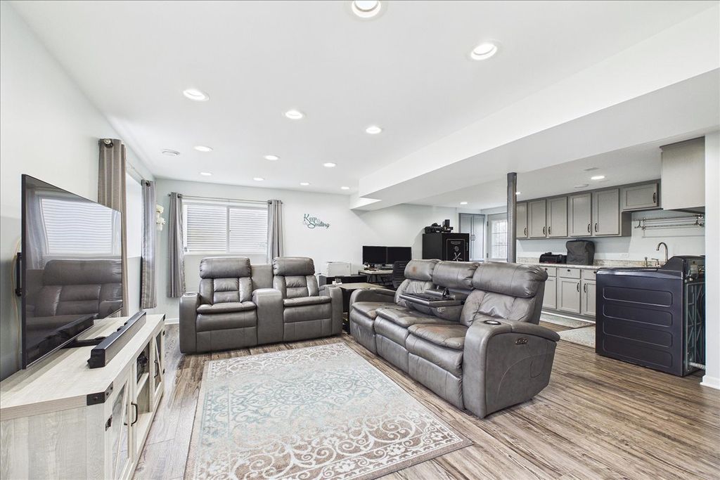 Image 18 of property listing at 2N548 Pleasant Avenue, Glen Ellyn, IL 60137