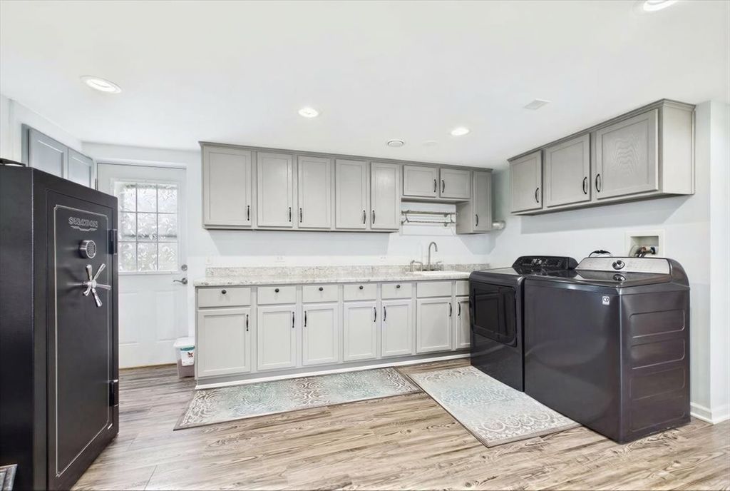 Image 19 of property listing at 2N548 Pleasant Avenue, Glen Ellyn, IL 60137