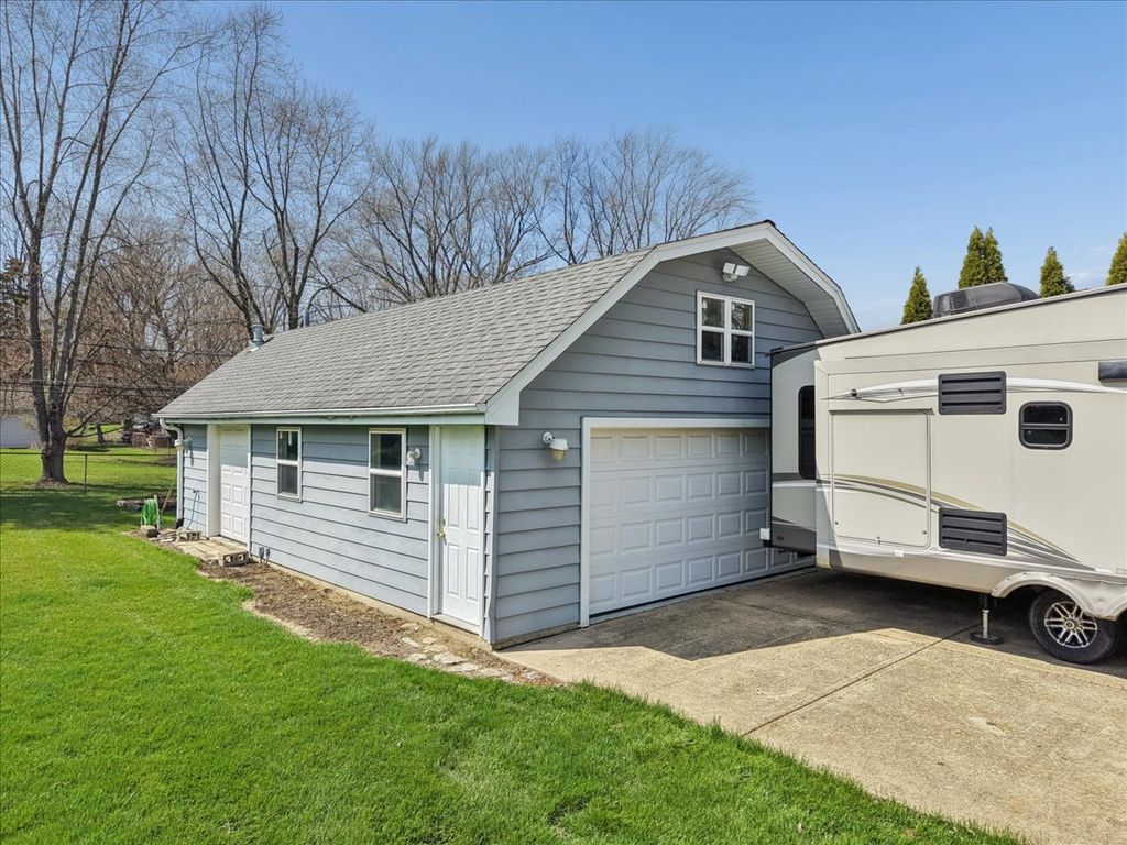 Image 21 of property listing at 2N548 Pleasant Avenue, Glen Ellyn, IL 60137