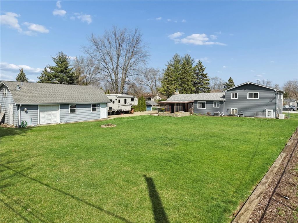 Image 22 of property listing at 2N548 Pleasant Avenue, Glen Ellyn, IL 60137