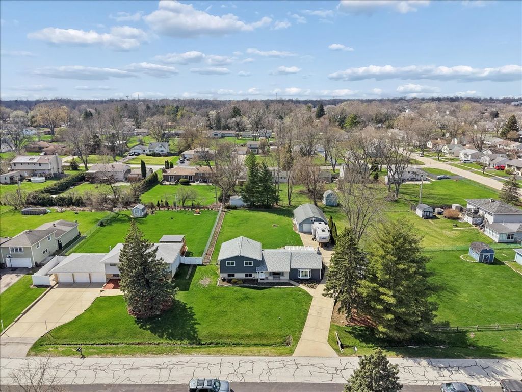Image 23 of property listing at 2N548 Pleasant Avenue, Glen Ellyn, IL 60137