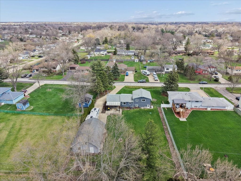Image 24 of property listing at 2N548 Pleasant Avenue, Glen Ellyn, IL 60137