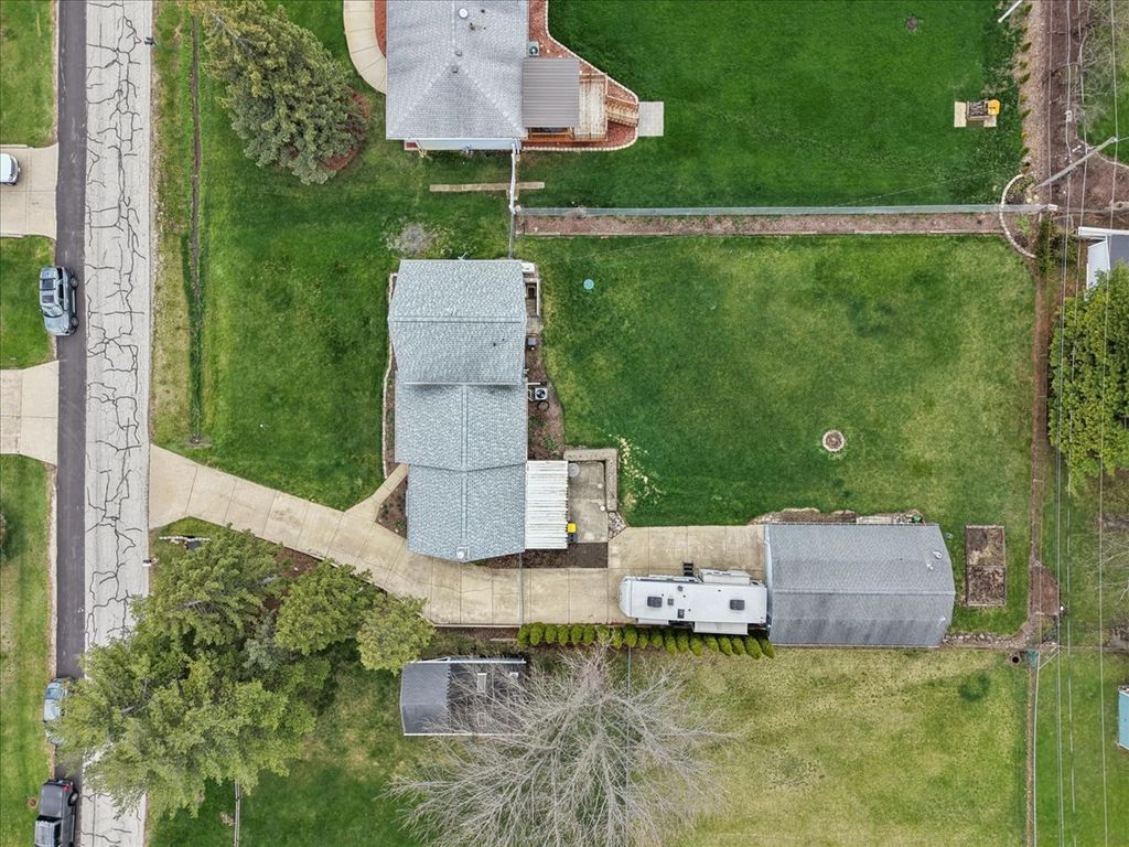 Image 25 of property listing at 2N548 Pleasant Avenue, Glen Ellyn, IL 60137