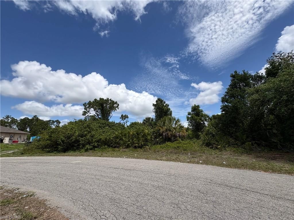 685/687 Chestnut ST E, LEHIGH ACRES, FL 33974 — exterior