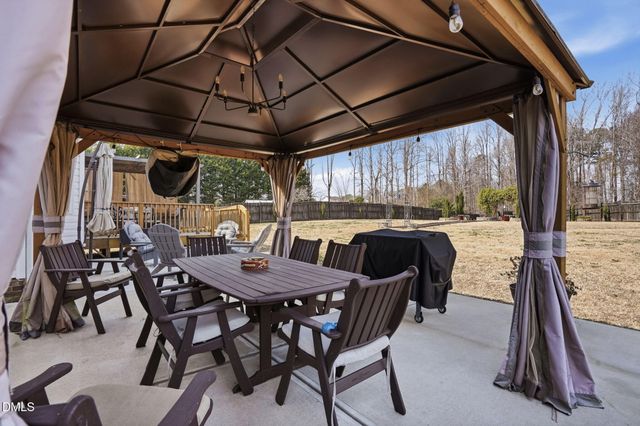 322 Saddle Ridge Drive, Willow Springs, NC 27592