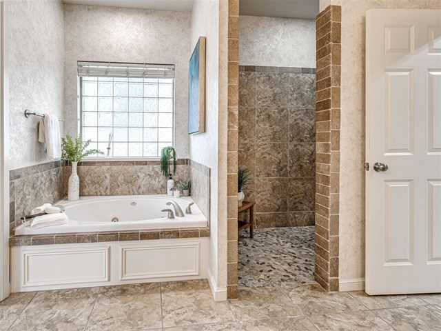 12500 Chateaux Road, Oklahoma City, OK 73142