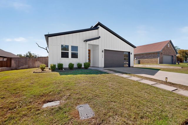 2604 Flora Lane, Denison, TX 75020