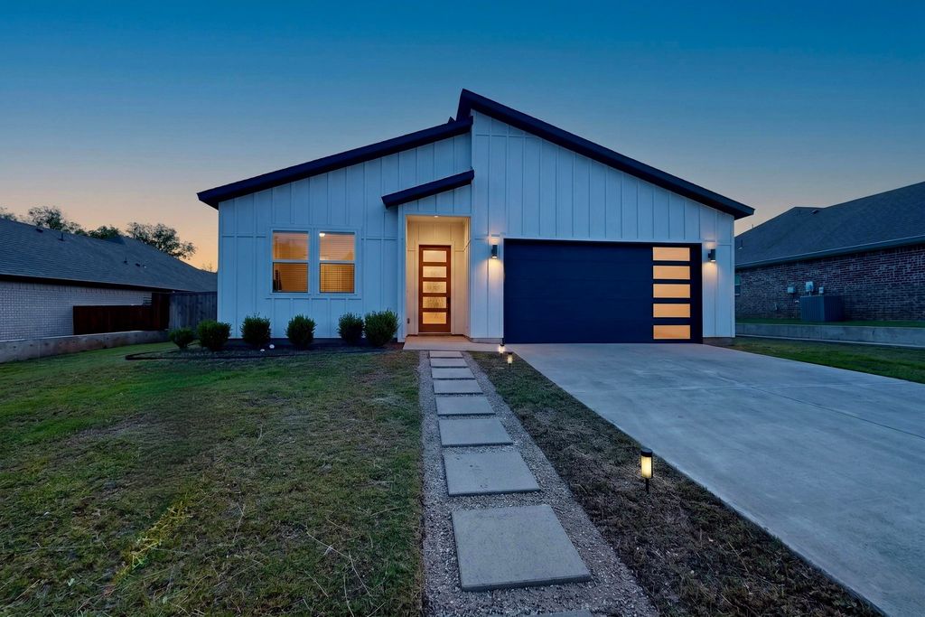2604 Flora Lane, Denison, TX 75020