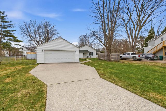 35960 Monroe Street, Richmond, MI 48062