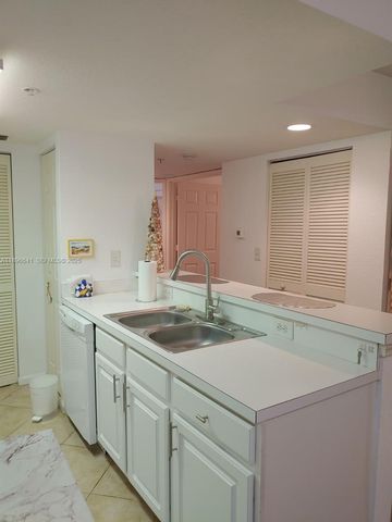 4122 Residence Drive 102, Fort Myers, FL 33901