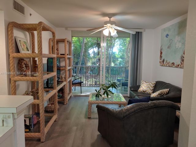 4122 Residence Drive 102, Fort Myers, FL 33901