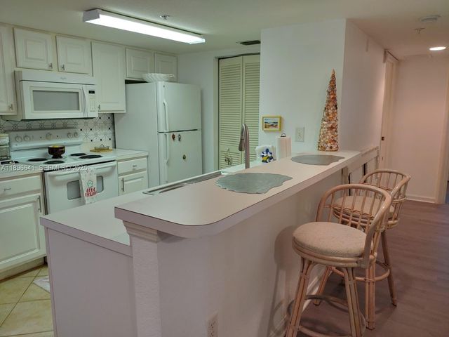 4122 Residence Drive 102, Fort Myers, FL 33901