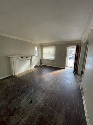 9205 Mckinney Street, Detroit, MI 48224