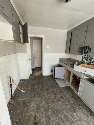 9205 Mckinney Street, Detroit, MI 48224