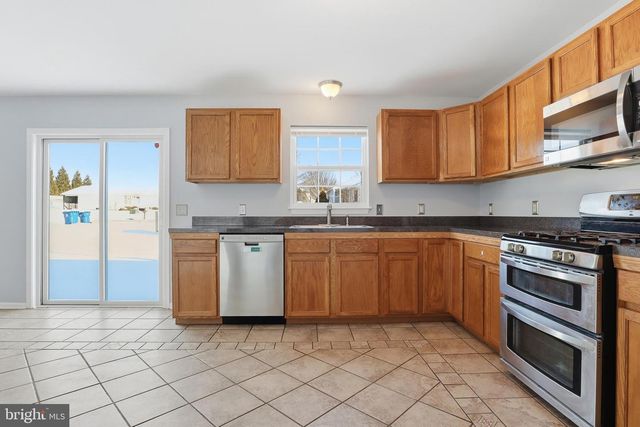 10 EVERGREEN TER, Manchester, PA 17345