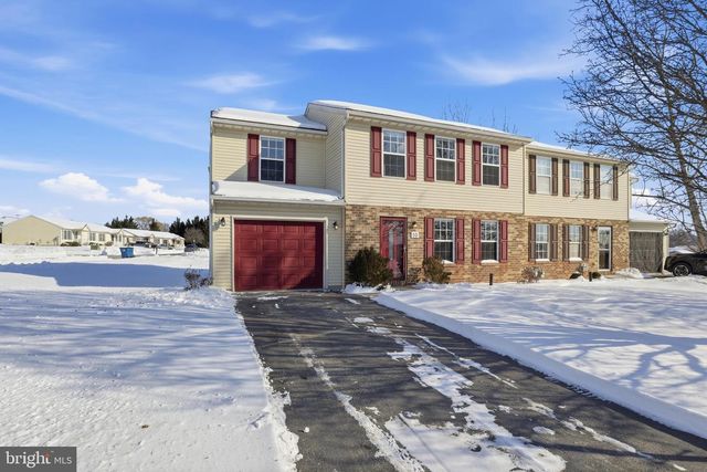10 EVERGREEN TER, Manchester, PA 17345