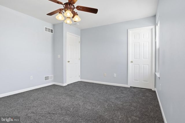 10 EVERGREEN TER, Manchester, PA 17345