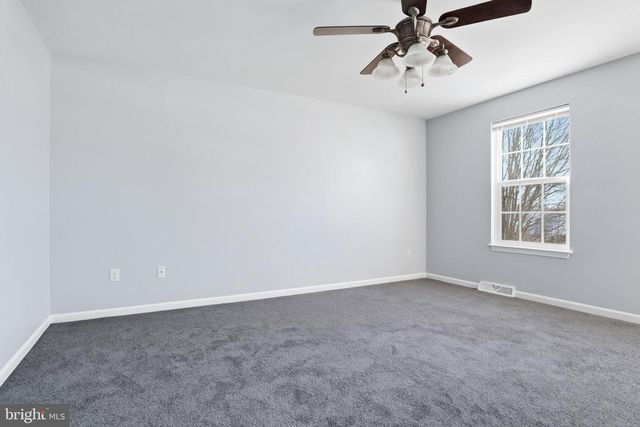 10 EVERGREEN TER, Manchester, PA 17345