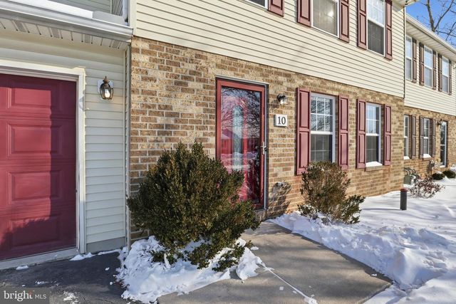 10 EVERGREEN TER, Manchester, PA 17345