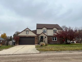 1300 WOLFF Avenue, Elgin, IL 60123