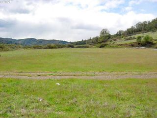 4094 Ne DIAMOND LAKE Blvd, Roseburg, OR 97470
