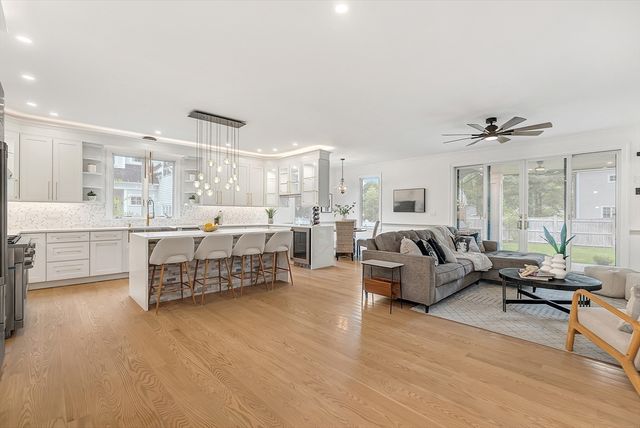 57 Mayflower Rd, Needham, MA 02492