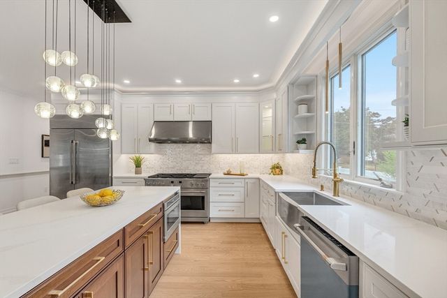 57 Mayflower Rd, Needham, MA 02492