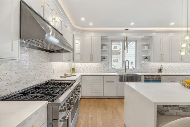 57 Mayflower Rd, Needham, MA 02492