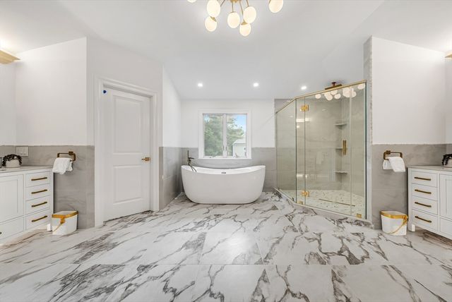 57 Mayflower Rd, Needham, MA 02492