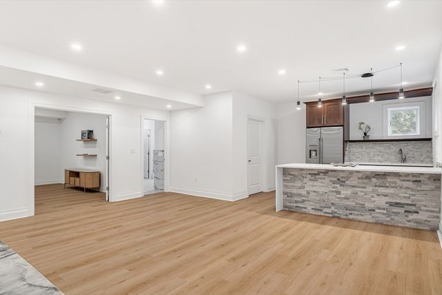 57 Mayflower Rd, Needham, MA 02492