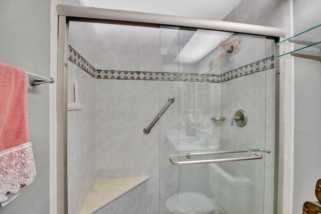 2 Vista Gardens Trail 202, Vero Beach, FL 32962