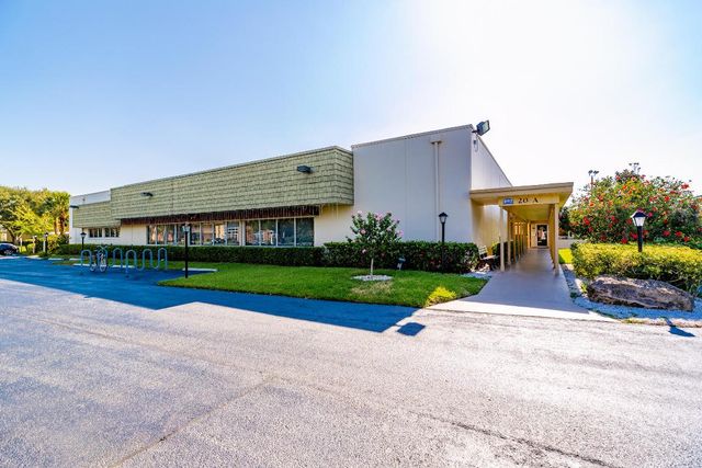 2 Vista Gardens Trail 202, Vero Beach, FL 32962