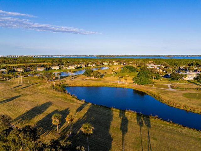 2 Vista Gardens Trail 202, Vero Beach, FL 32962