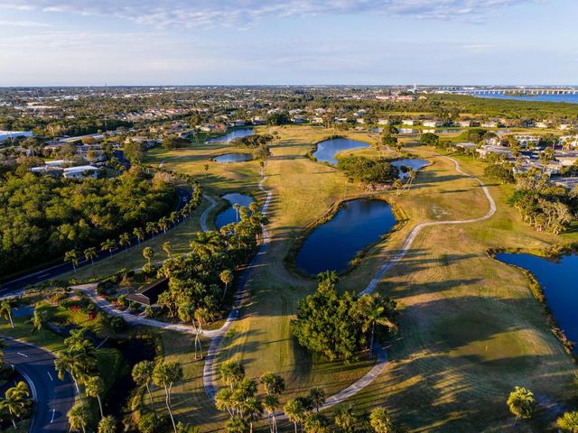 2 Vista Gardens Trail 202, Vero Beach, FL 32962