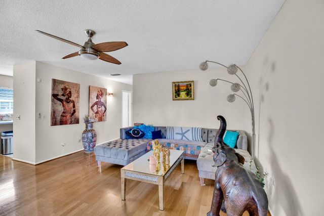 2 Vista Gardens Trail 202, Vero Beach, FL 32962