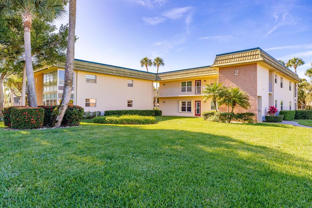 2 Vista Gardens Trail 202, Vero Beach, FL 32962