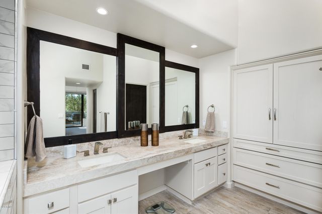 10071 E GRAYTHORN Drive, Scottsdale, AZ 85262