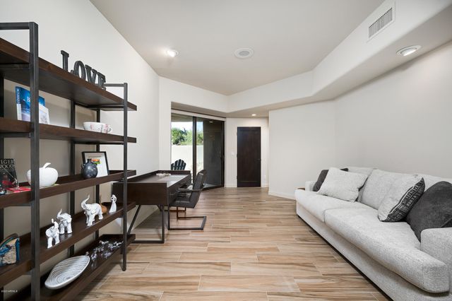 10071 E GRAYTHORN Drive, Scottsdale, AZ 85262