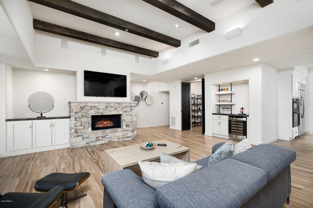 10071 E GRAYTHORN Drive, Scottsdale, AZ 85262