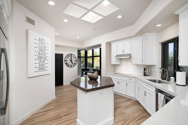 10071 E GRAYTHORN Drive, Scottsdale, AZ 85262