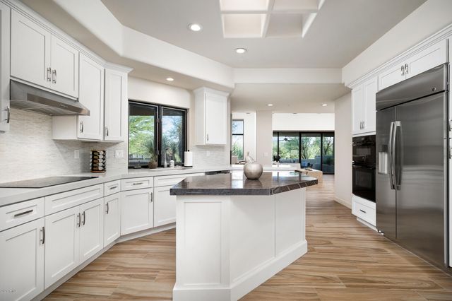 10071 E GRAYTHORN Drive, Scottsdale, AZ 85262