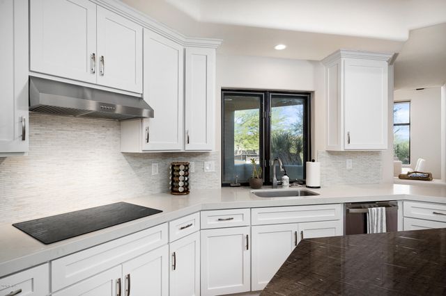 10071 E GRAYTHORN Drive, Scottsdale, AZ 85262