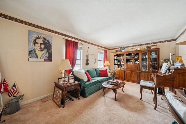 3151 Seneca Ct, Hampton, PA 15044