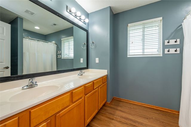 12715 Tanglewood Drive, Urbandale, IA 50323