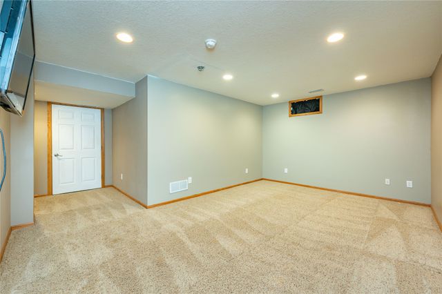 12715 Tanglewood Drive, Urbandale, IA 50323