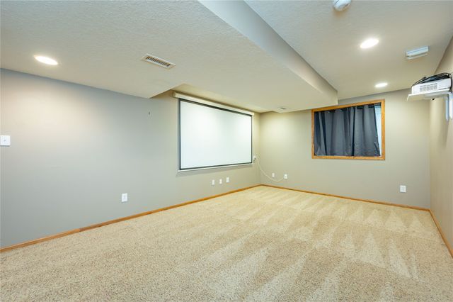 12715 Tanglewood Drive, Urbandale, IA 50323