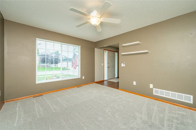 12715 Tanglewood Drive, Urbandale, IA 50323