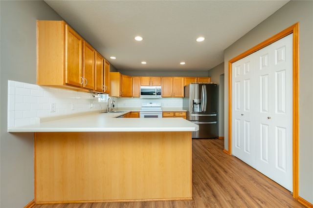 12715 Tanglewood Drive, Urbandale, IA 50323
