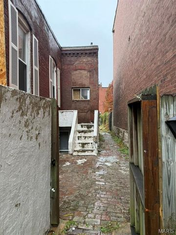 2823 Osceola Street, St Louis, MO 63111